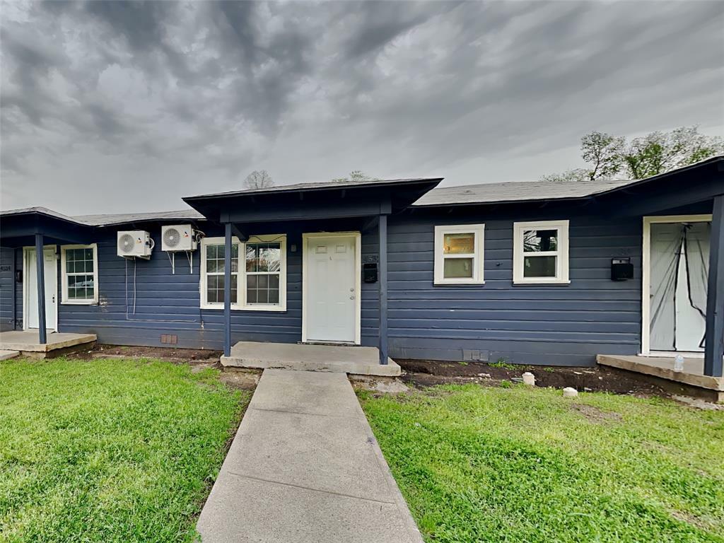 Property Photo:  