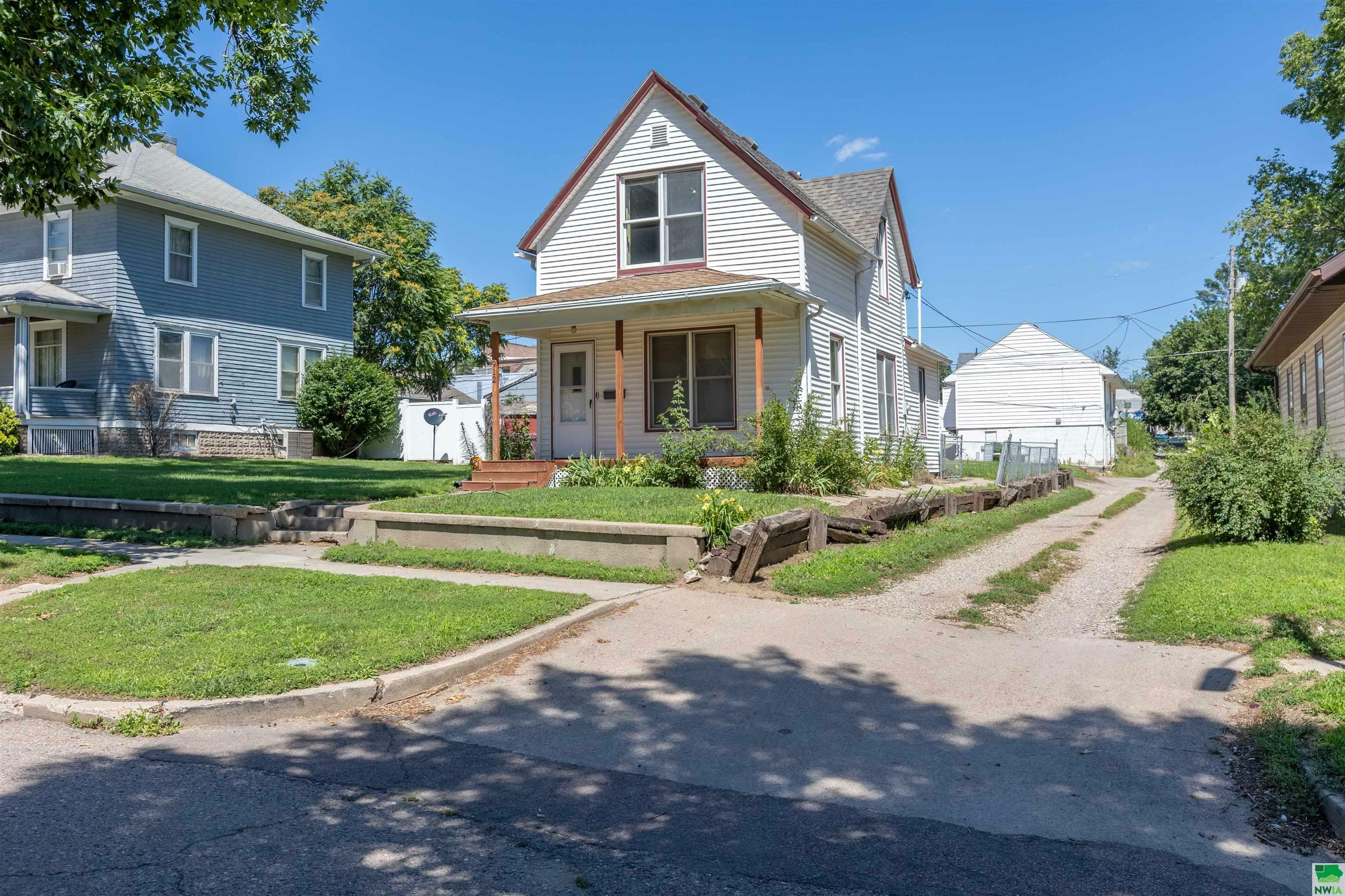 Property Photo: 912 S Alice Street IA 51106