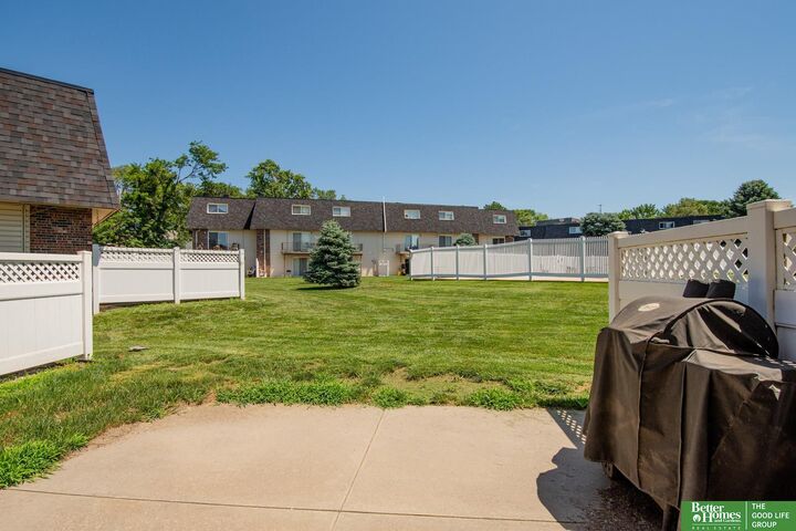 Property Photo: 1120 Delmar Street 4B NE 68046