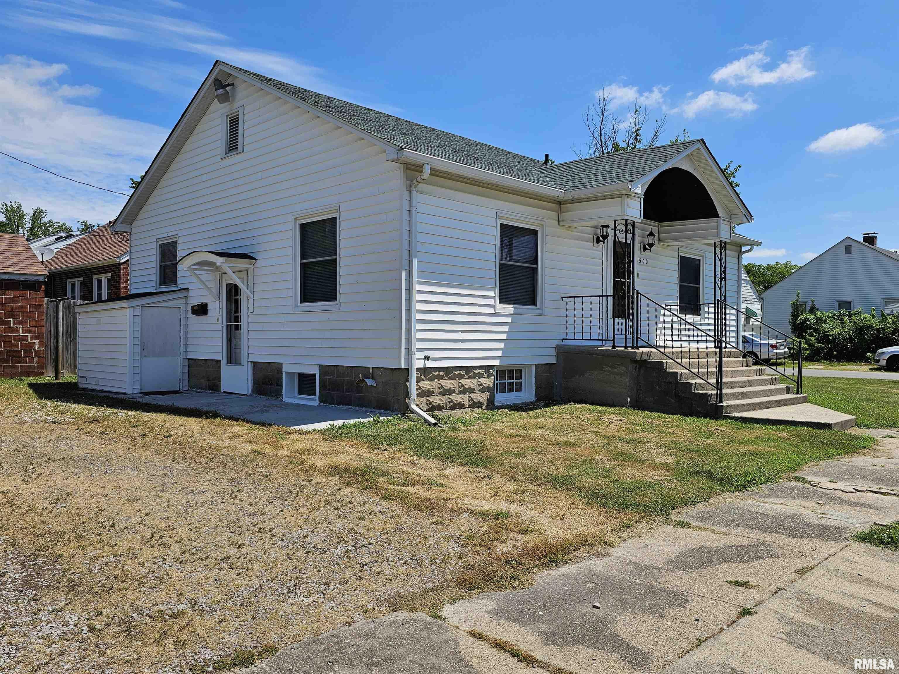 2500 Perkins Avenue  Mt Vernon IL 62864 photo