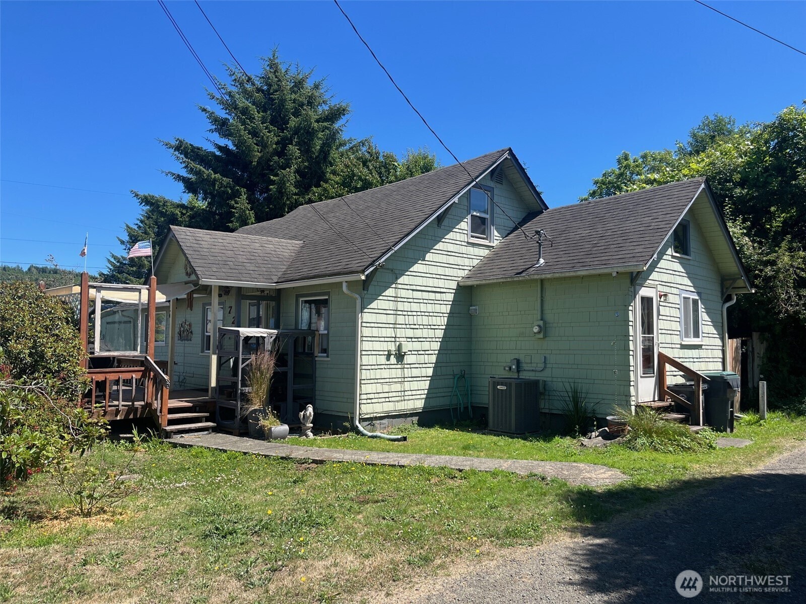 Property Photo:  722  Queen Avenue  WA 98550 
