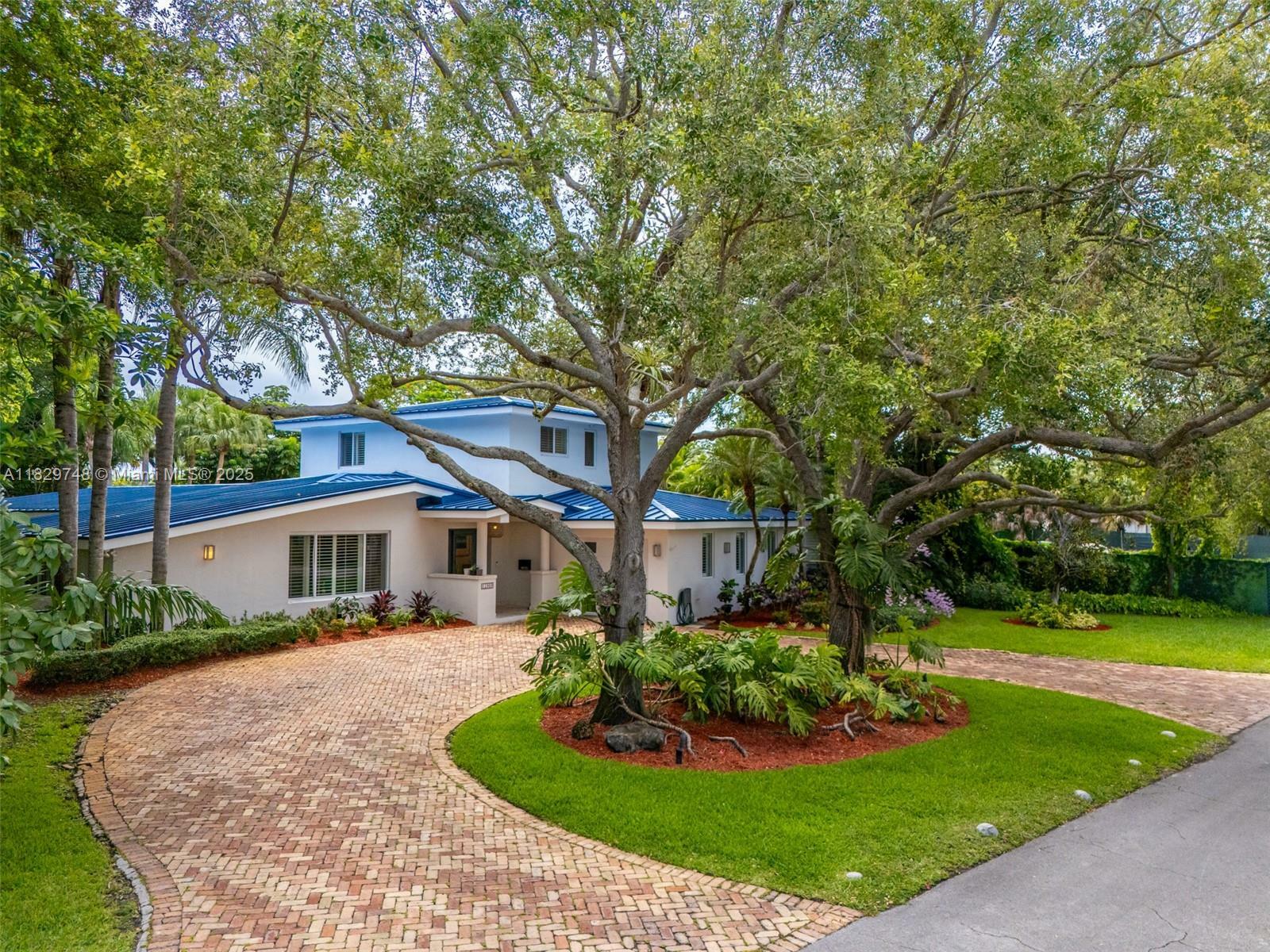 Property Photo: 11900 SW 70th Ave FL 33156