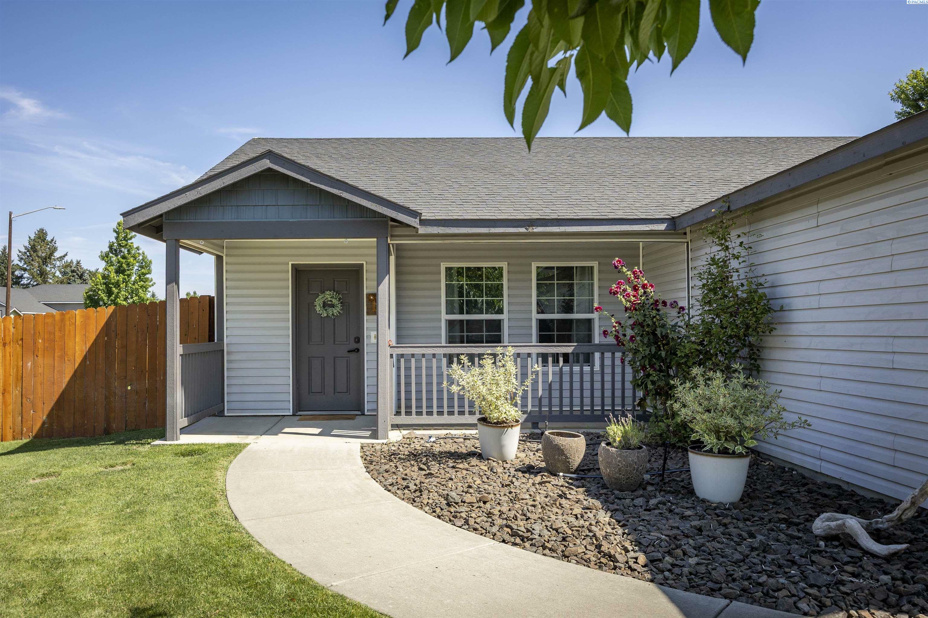 Property Photo:  615 Arteaga Circle  WA 98930 