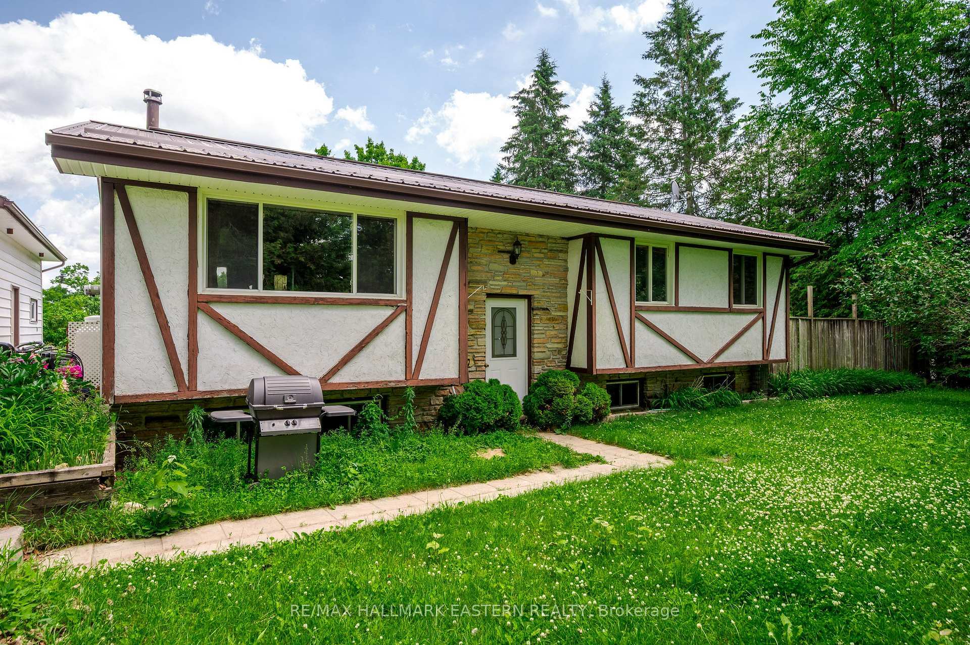 Property Photo: 1625 Camp Line Road ON K0L 2H0