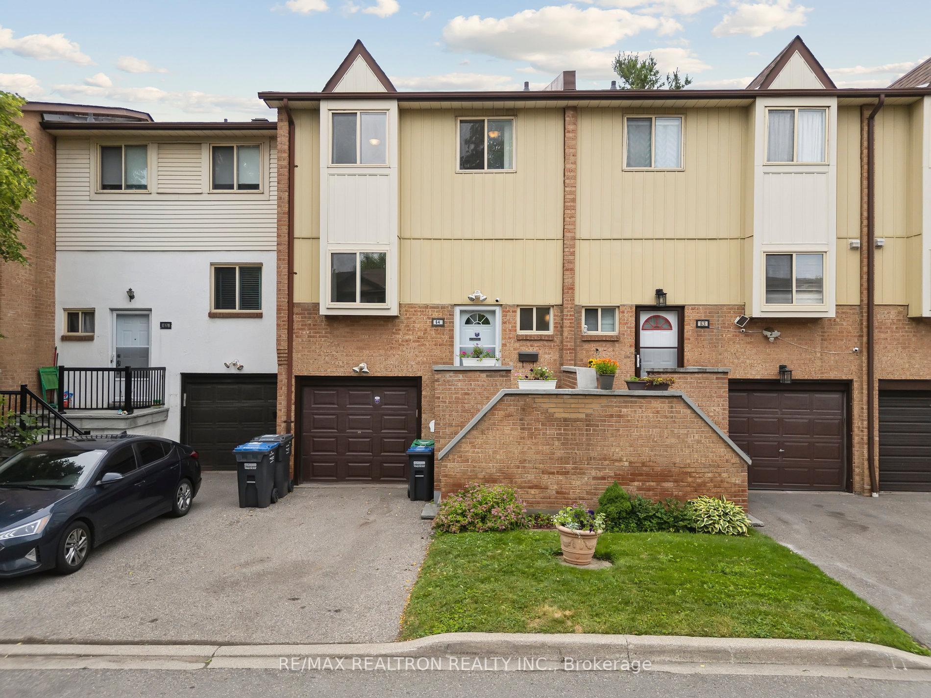 Property Photo: 64 Baronwood Court 64 ON L6V 3H7