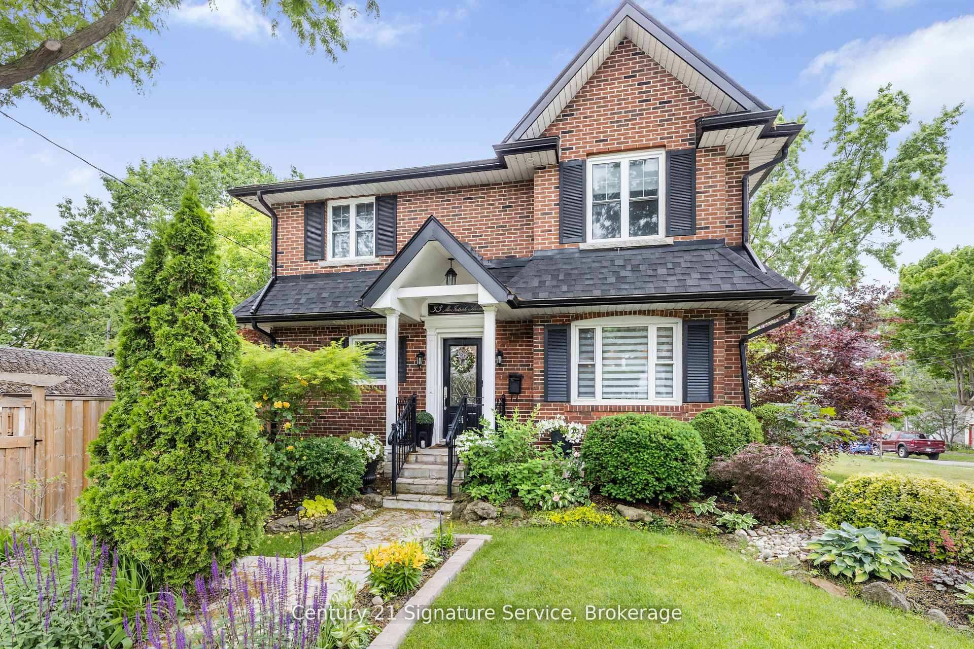 Photo de la propriété: 33 McIntosh Avenue ON M8Y 3E1