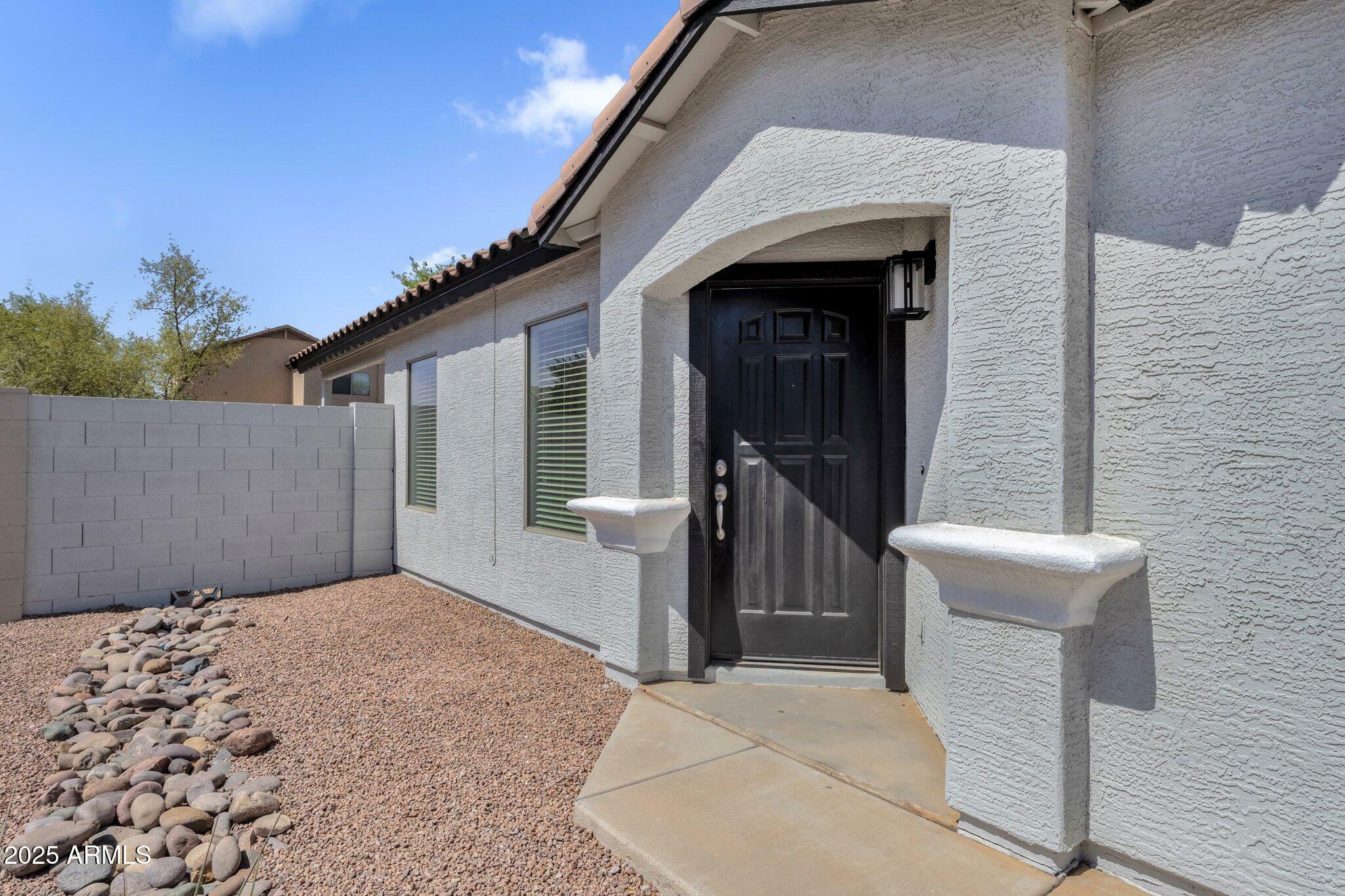Property Photo: 509 E Daniella Drive AZ 85140