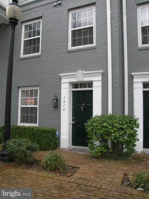 Property Photo: 1416 Roundhouse Lane VA 22314