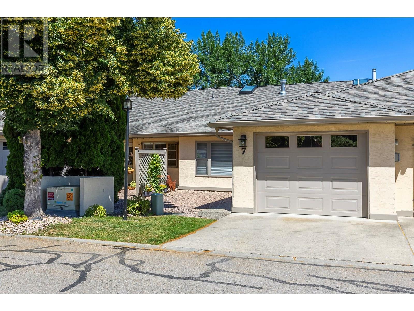Property Photo: 1400 14 Avenue 7 BC V1B 2S8