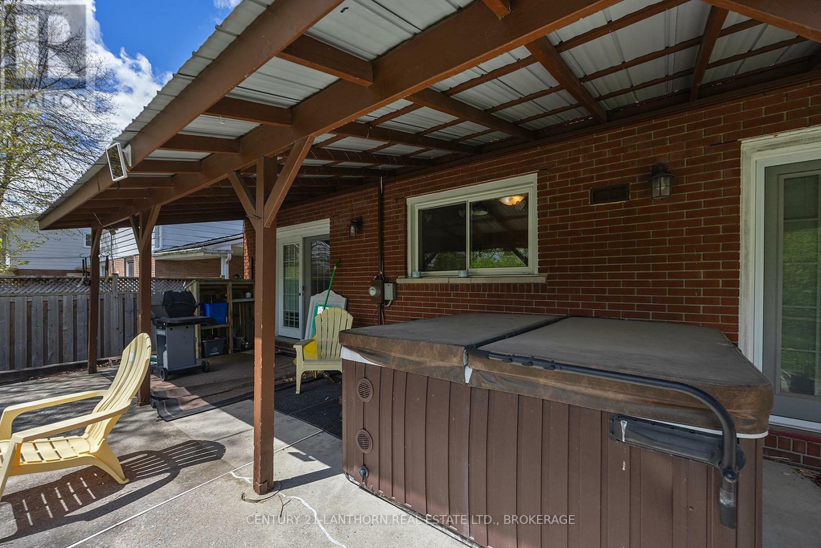 Photo de la propriété: 58 Cliff Crescent ON K7M 1A8