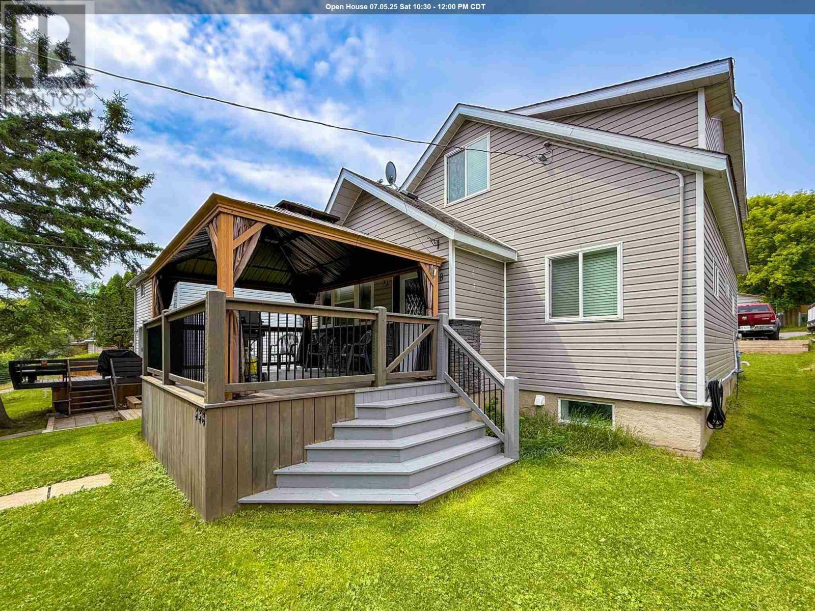 Property Photo:  338 Eighth Avenue South  ON P9N 2H6 