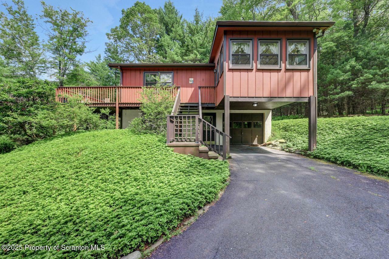 Property Photo: 7319 Moss Drive PA 18370