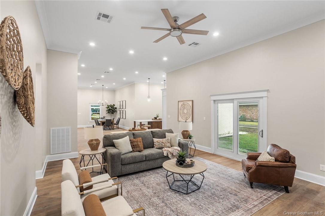 Property Photo: 1450 N Chateau Circle LA 70605