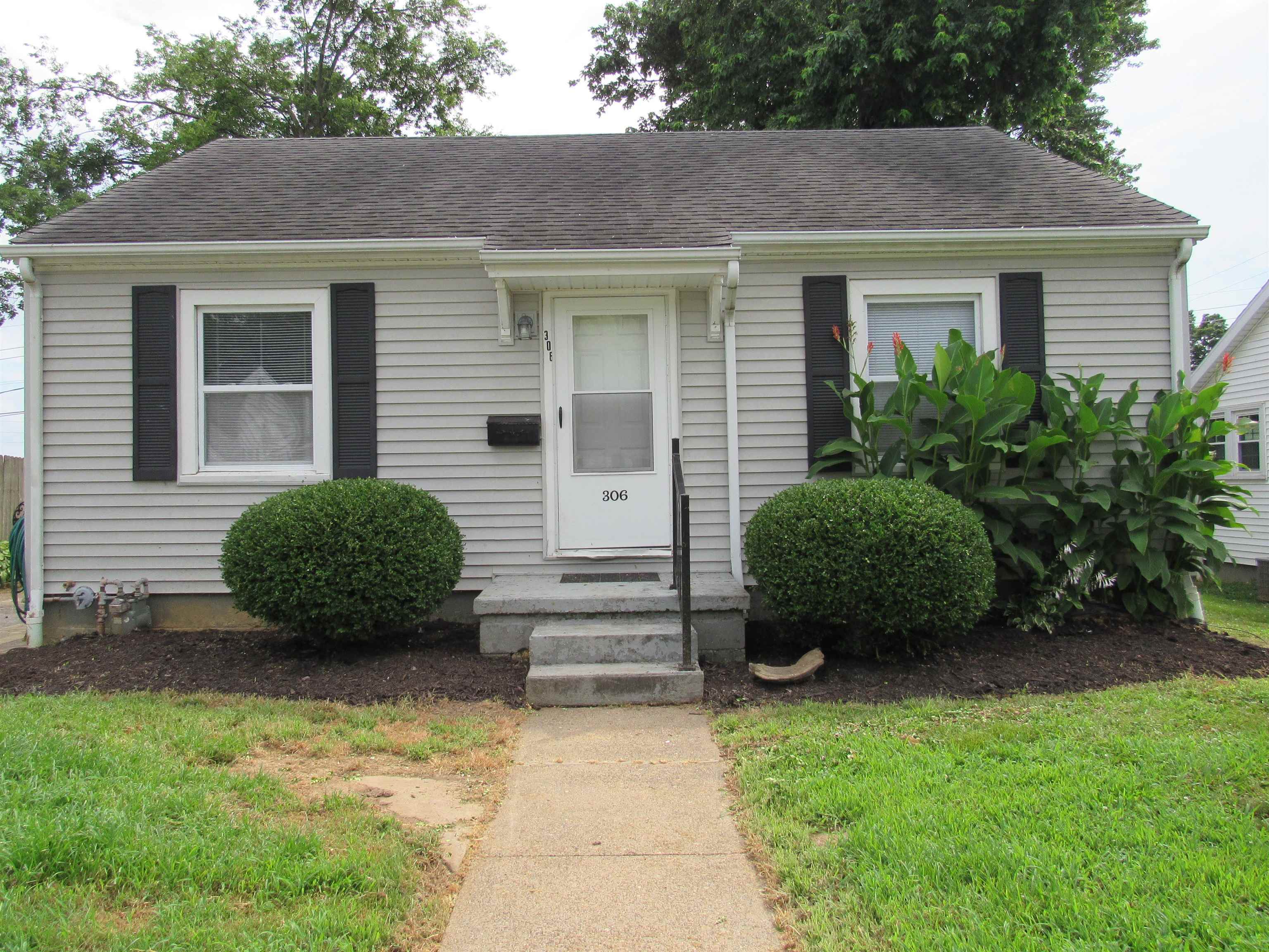 Property Photo:  306 S Elm Place  KY 42420-3958 