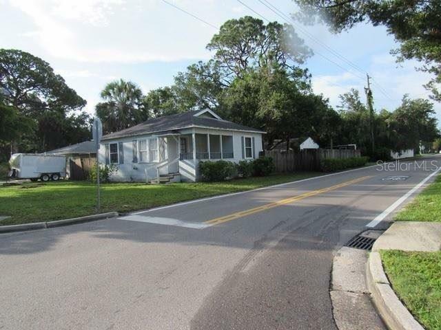 Property Photo: 2102 Arlington Street FL 34239