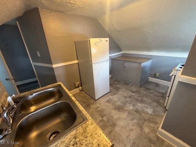 Property Photo: 17118 Broadway Avenue 5 OH 44137