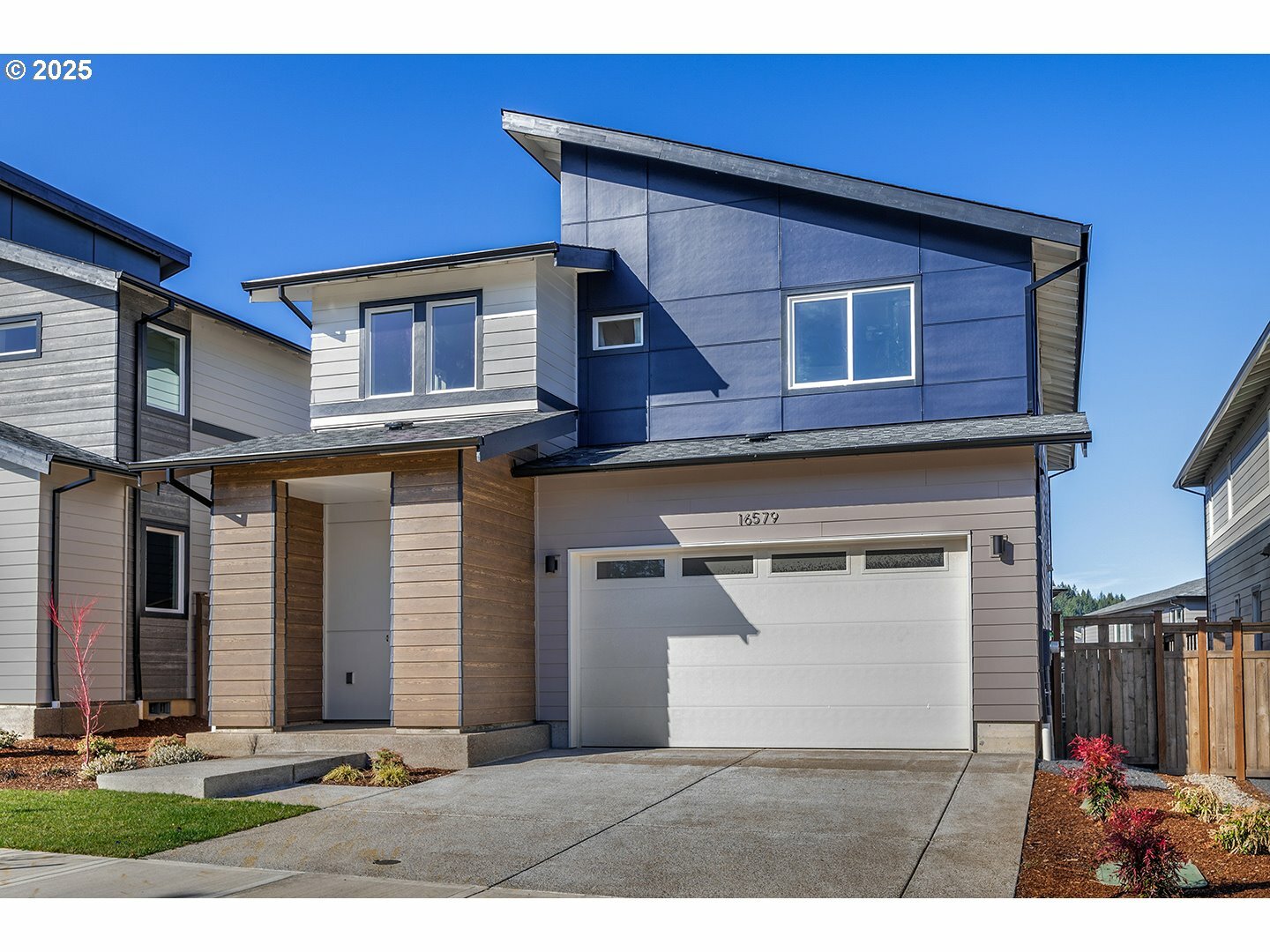 Property Photo: 16579 SE Shimmering Leaf St OR 97086
