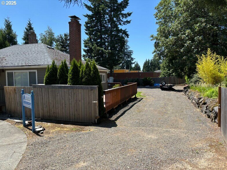Property Photo: 4535 SW Laurelwood Ave OR 97225