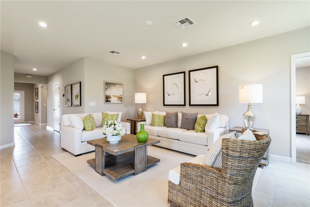 Property Photo:  6530 Pomello Court  FL 32967 
