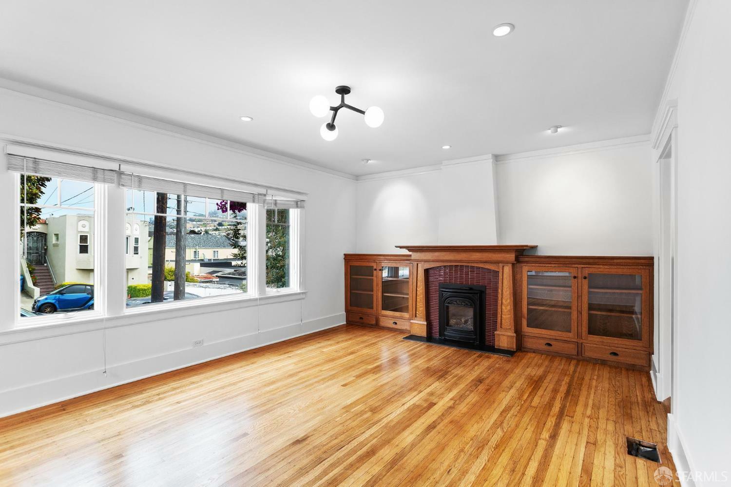 Property Photo: 760 Paris Street CA 94112