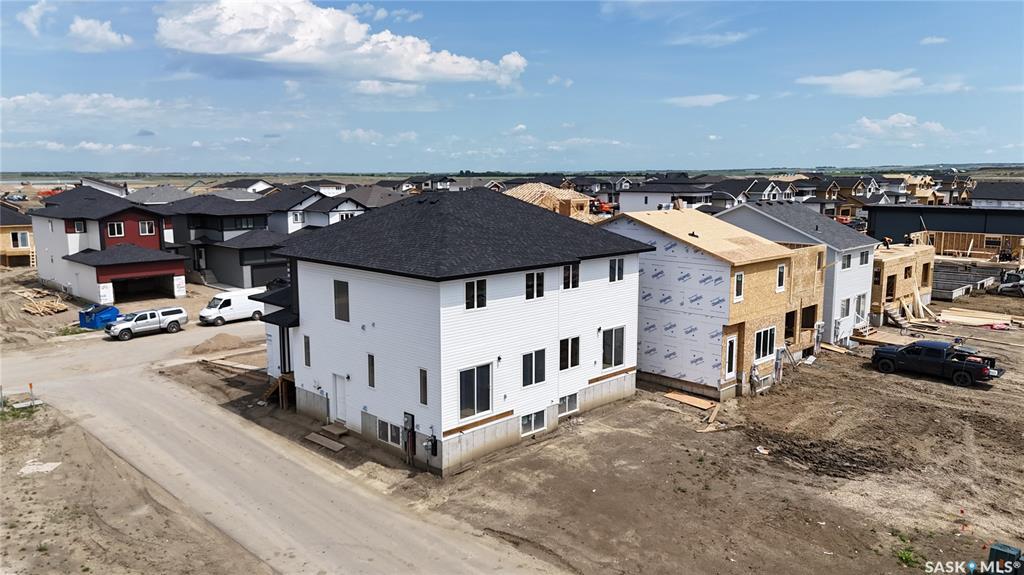 Property Photo: 513 Sharma Crescent SK S7W 0Y1
