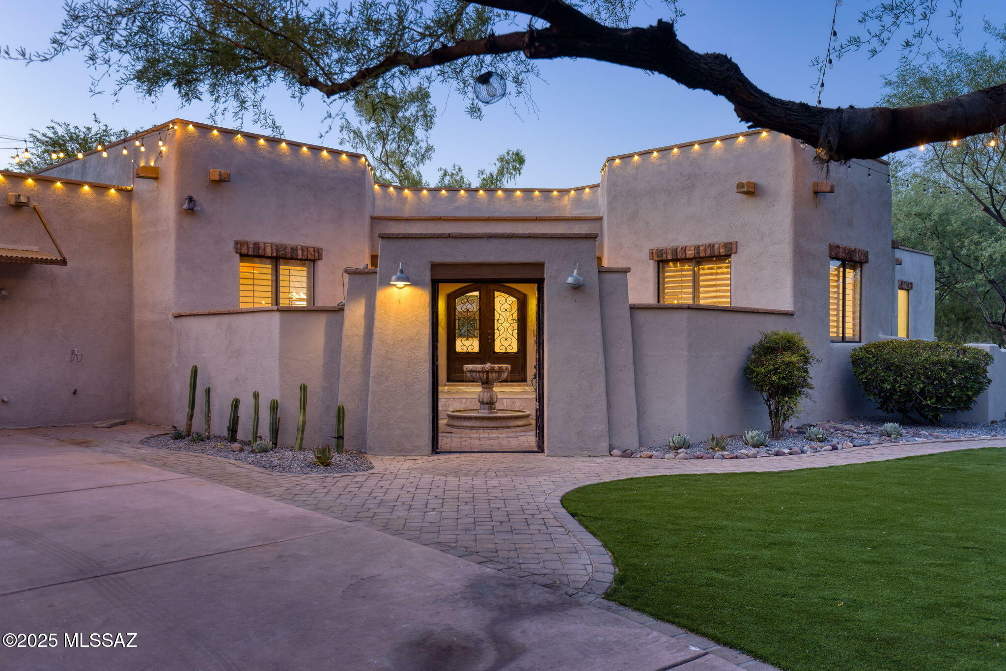 Property Photo: 12509 E Jeffers Place AZ 85749