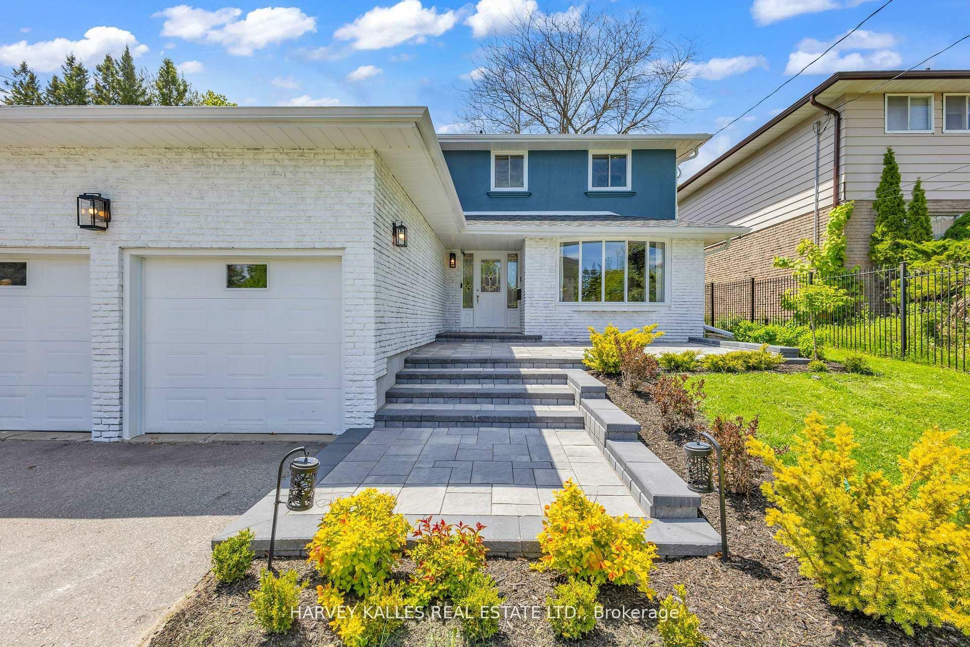 Property Photo:  534 Oakwood Drive  ON L1W 2M7 