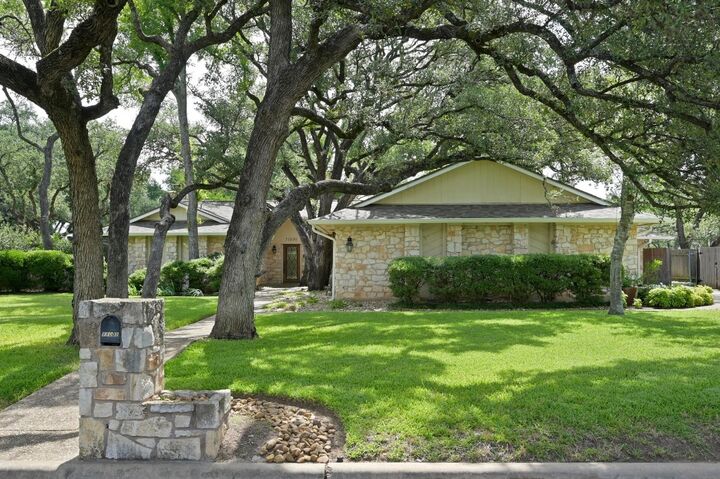 11001 Spicewood Club Drive  Austin TX 78750 photo