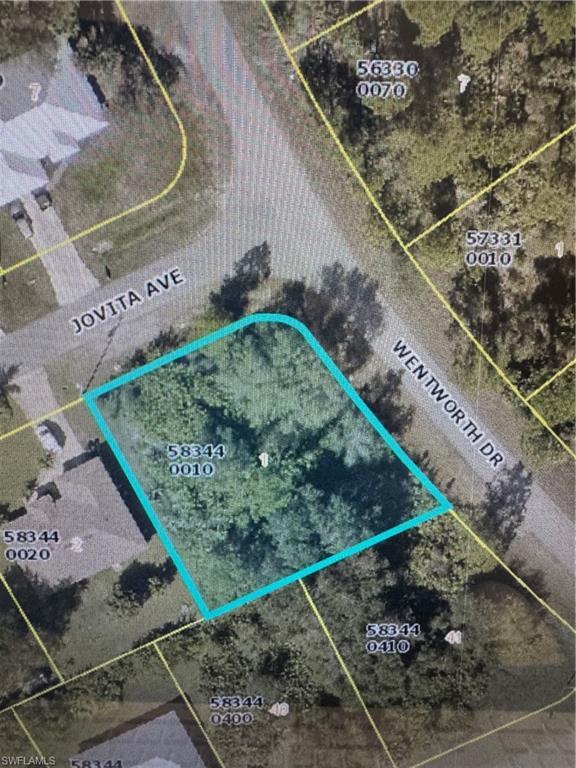 Property Photo: 735 Wentworth Dr FL 33972
