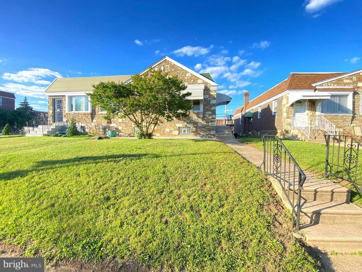 Property Photo: 2803 Rhawn Street PA 19152