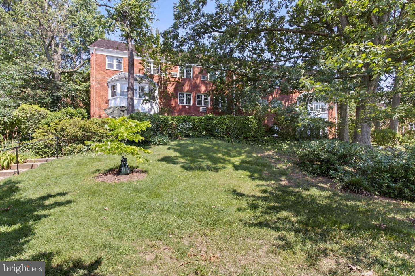 Property Photo: 3221 Valley Drive 712 VA 22302