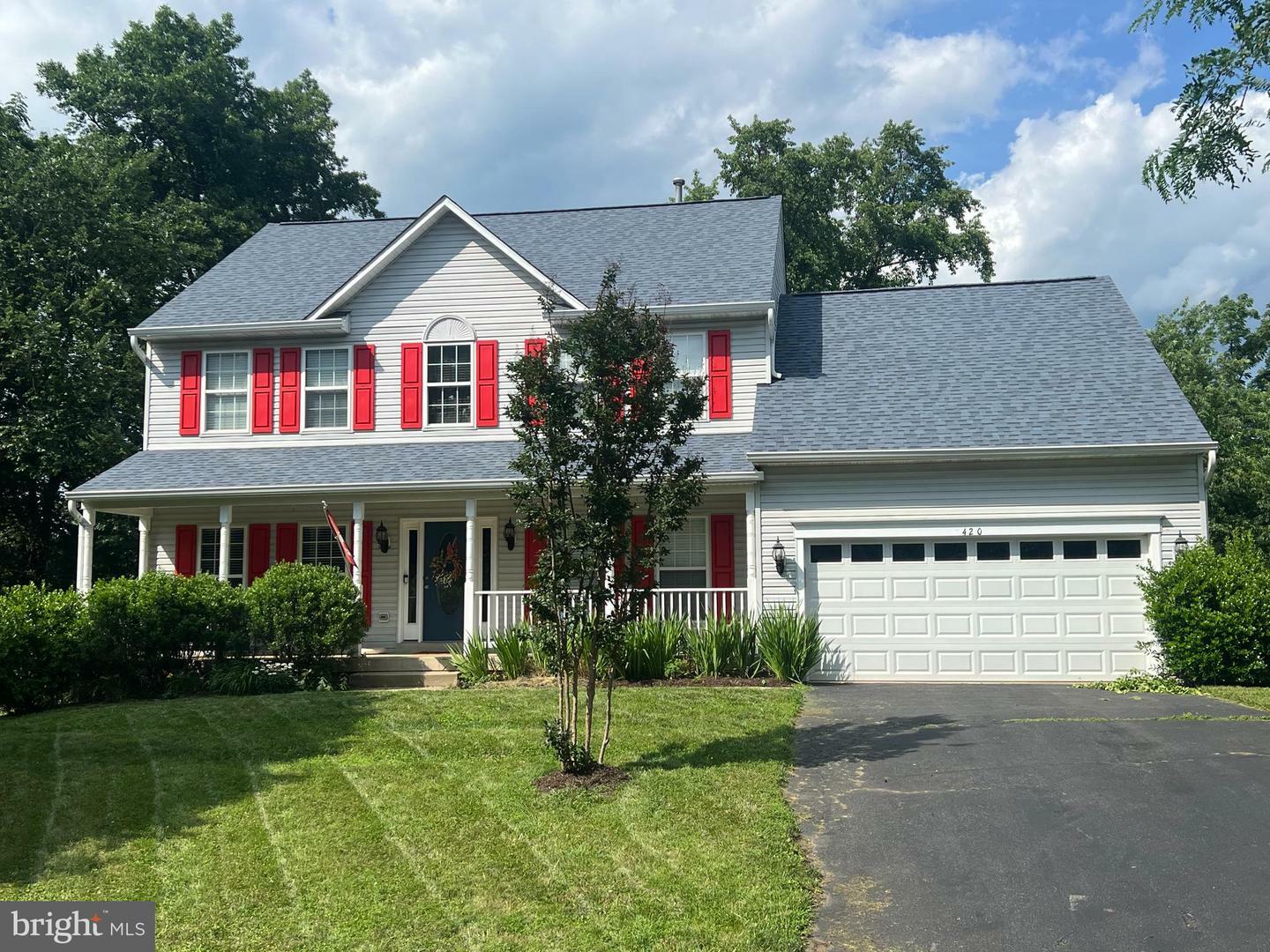 Property Photo: 420 Heronwood Court VA 20132