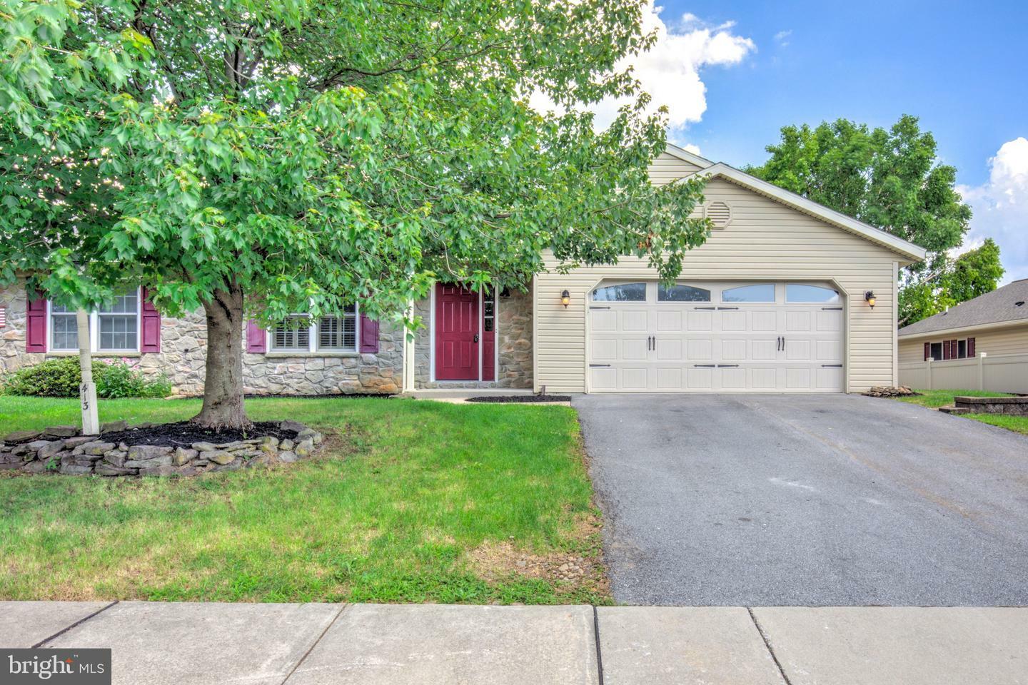 413 Flaxen Lane  Ephrata PA 17522 photo