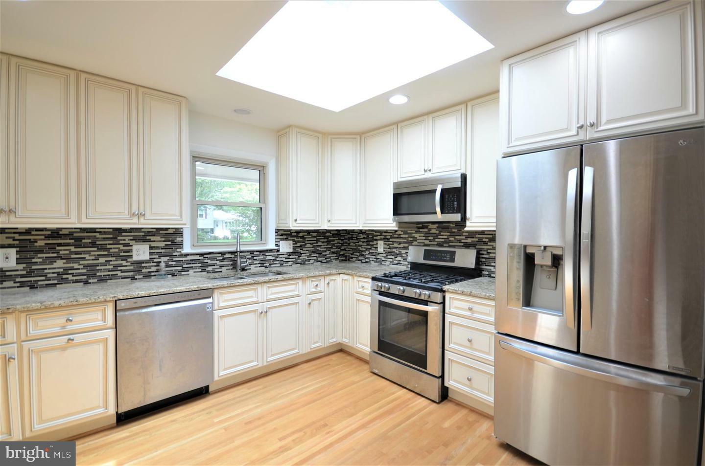 Property Photo: 8526 Fairburn Drive VA 22152