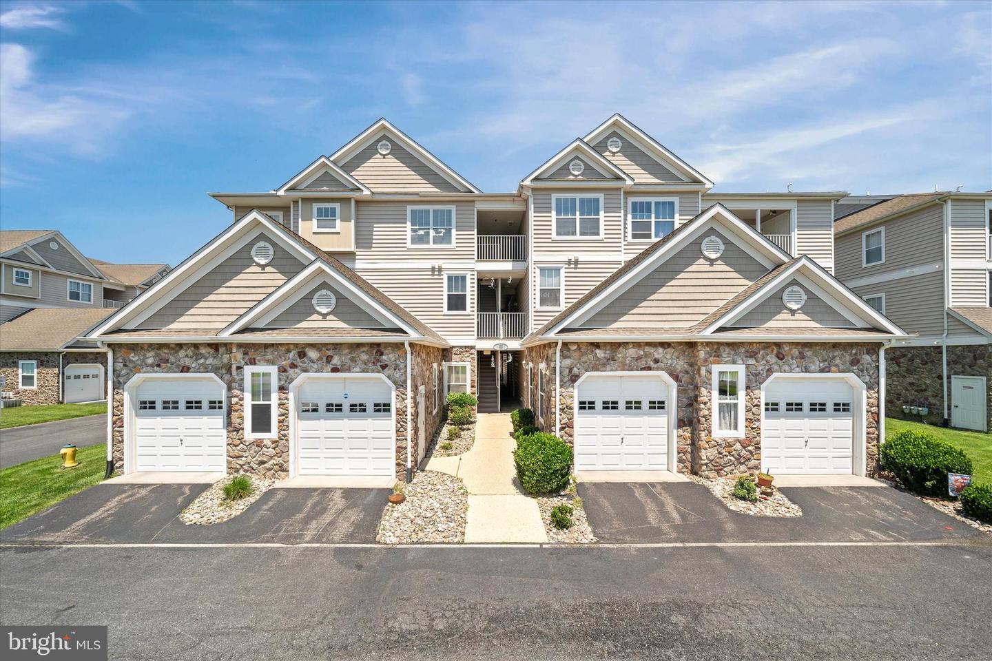 Property Photo:  4202E Summer Brook Way 4202E  DE 19963 