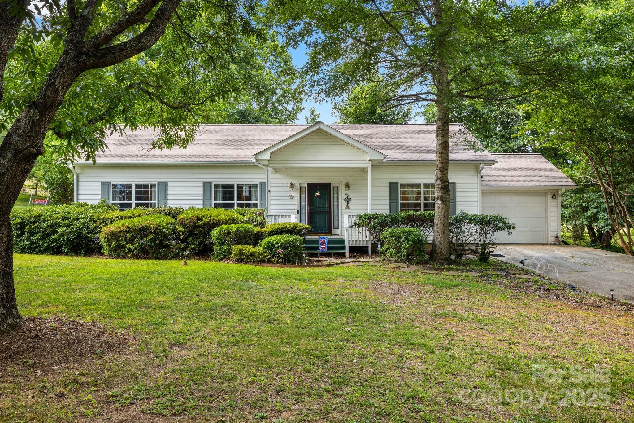 19 Ivy Garden Drive  Candler NC 28715 photo