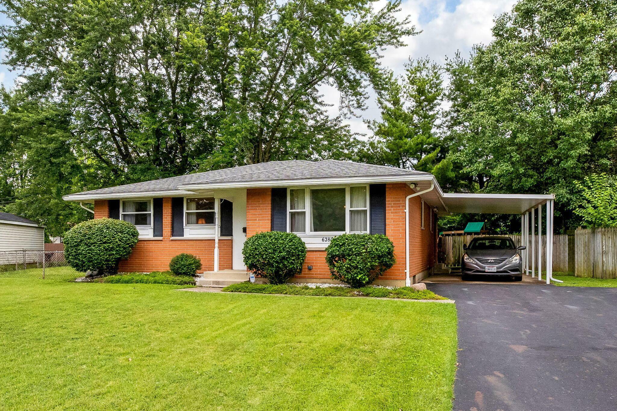 Property Photo: 6280 Chelmsford E Square OH 43229