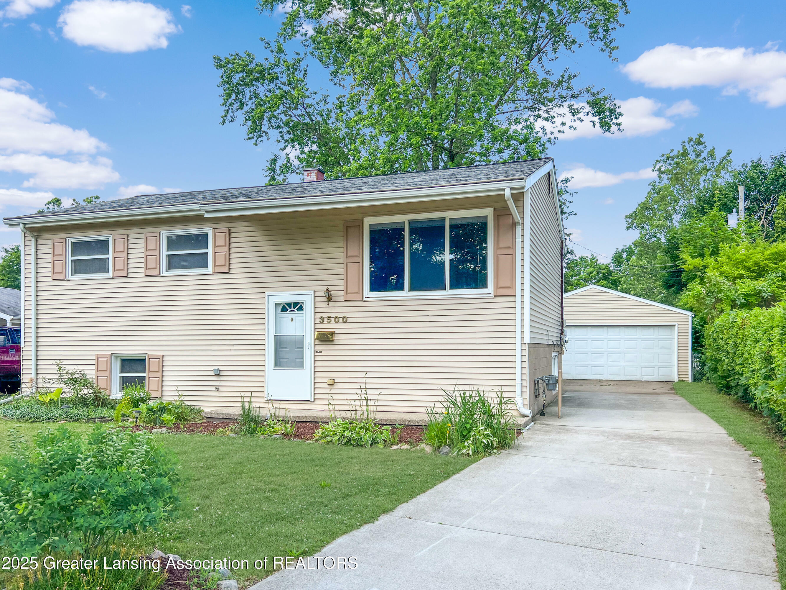 Property Photo: 3500 S Catherine Street MI 48911