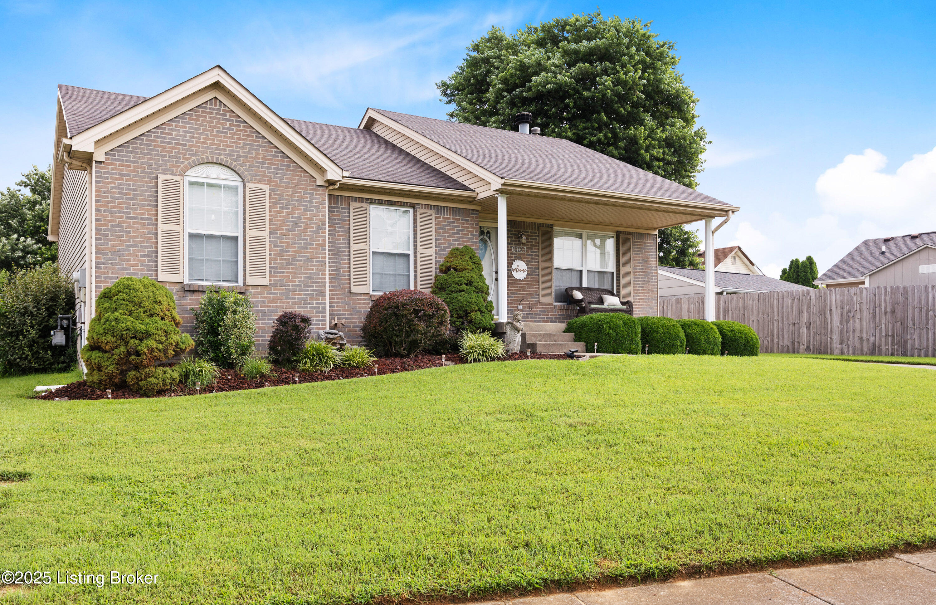 Property Photo: 6703 Currington Cir KY 40258
