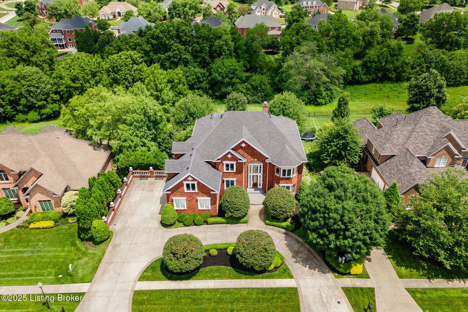 Property Photo: 12727 Crestmoor Cir KY 40059