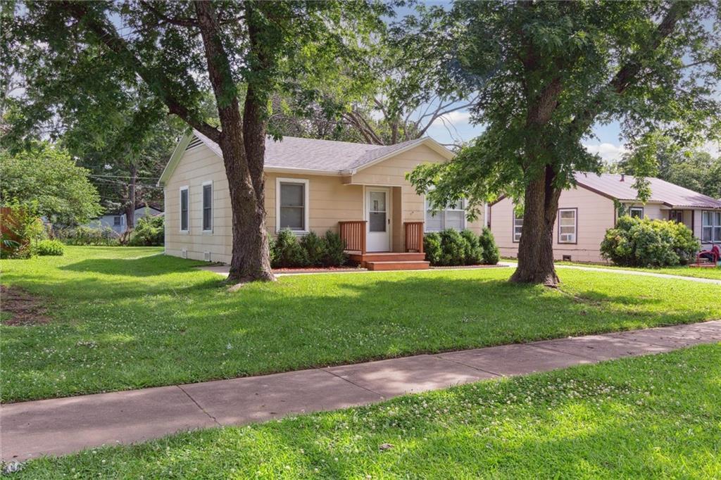 Property Photo: 609 W Beech Street KS 67301