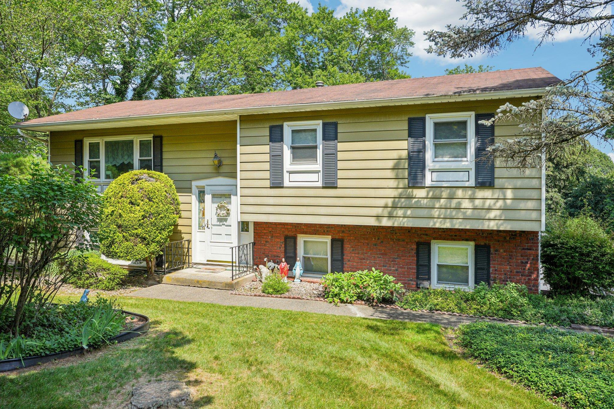 Property Photo: 586 Route 304 NY 10956