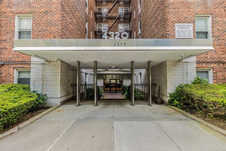 Property Photo:  4320 Van Cortlandt Park East 1E  NY 10470 