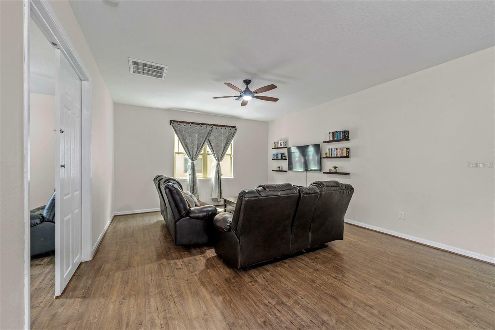 Property Photo: 5239 Fallen Leaf Drive FL 33578