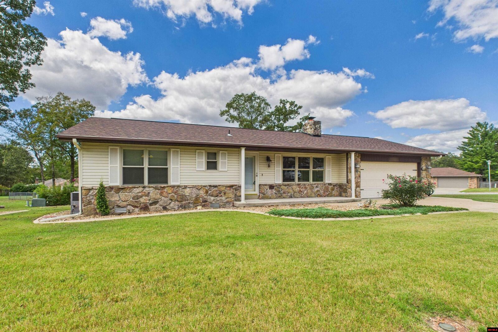 Property Photo: 1704 Brentwood Drive AR 72653