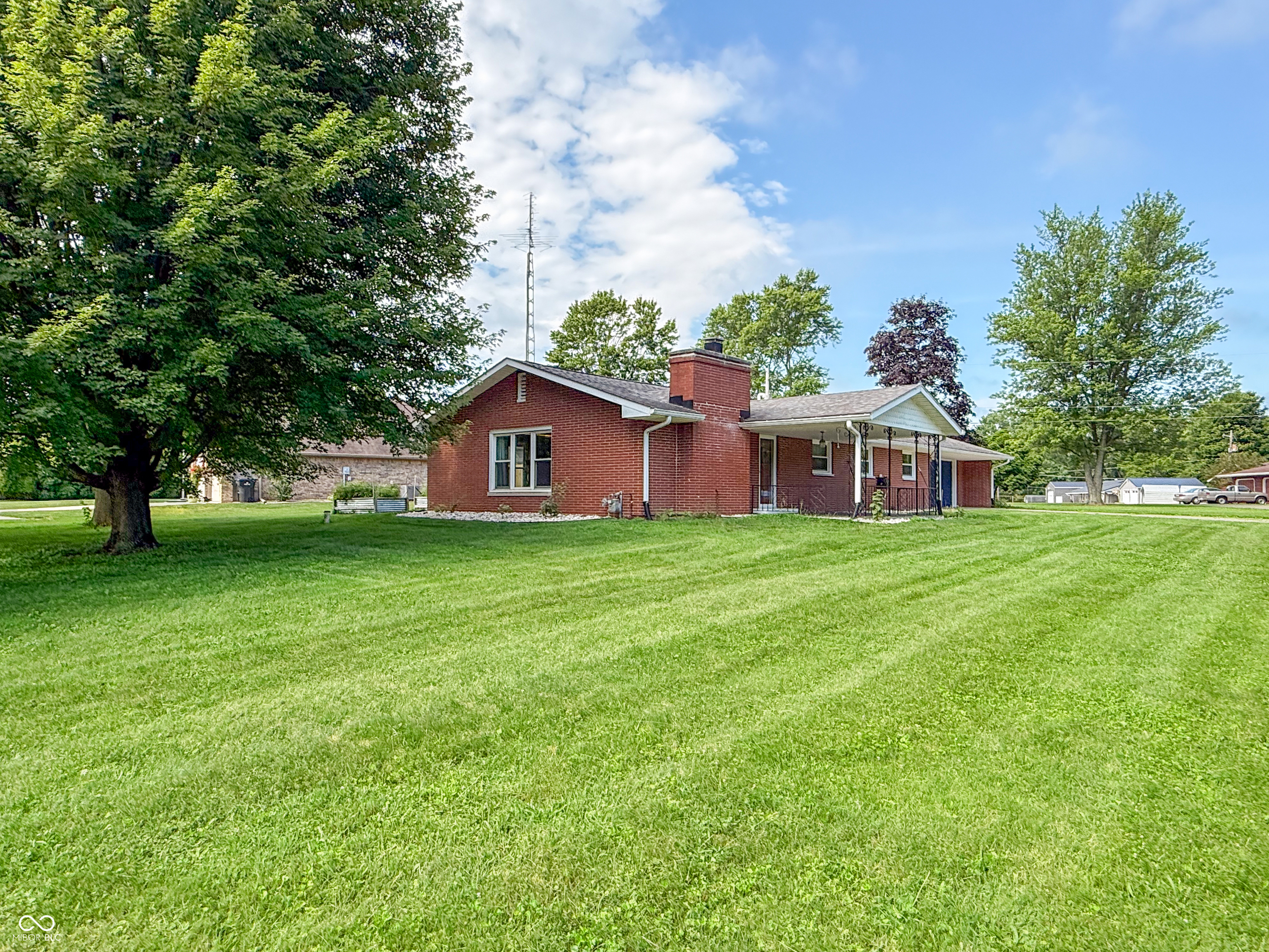 Property Photo: 8883 W Hilltop Lane IN 46036