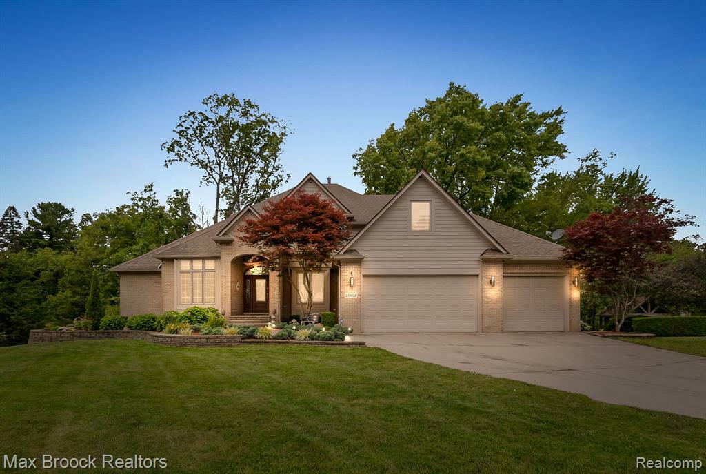 Property Photo:  20403 Robinway Drive  MI 48036 1833 