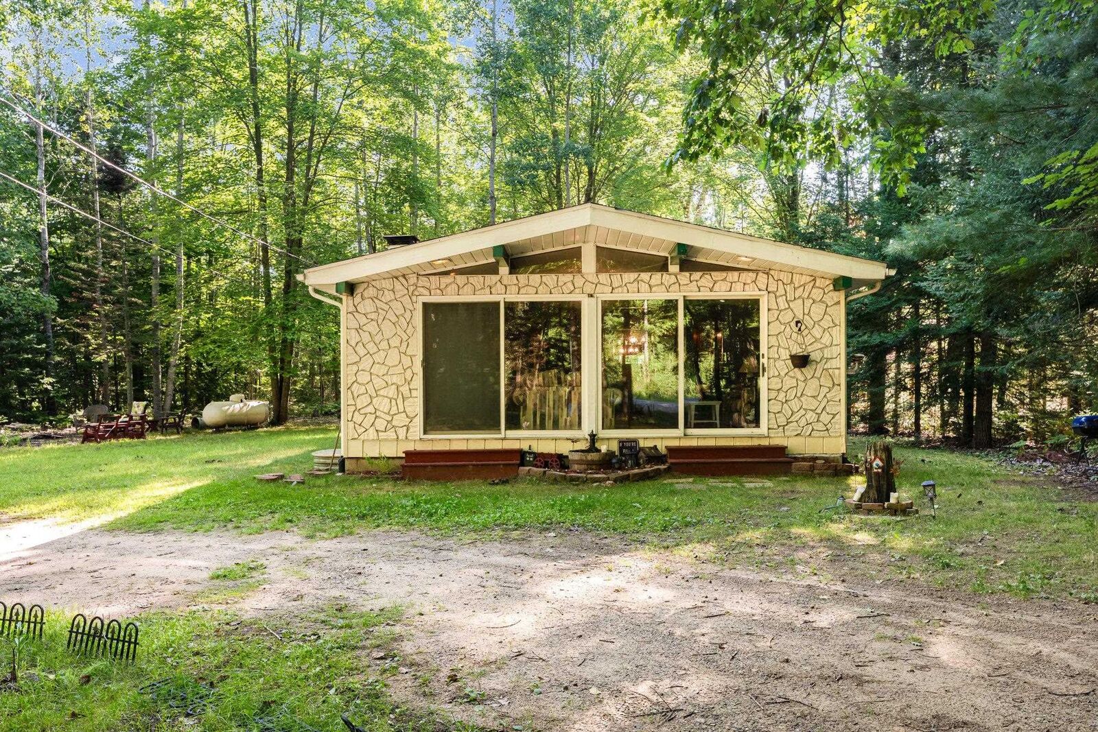 Property Photo:  4740 Wildwood Rd Corner  MI 48610 
