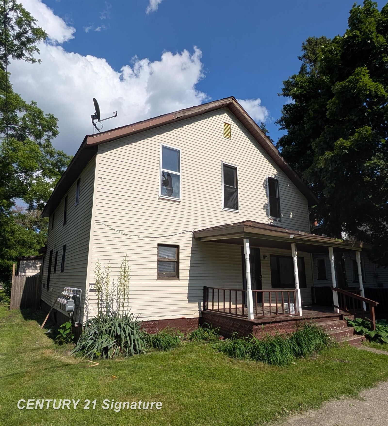 Property Photo:  3006 Douglass Street  MI 48601 