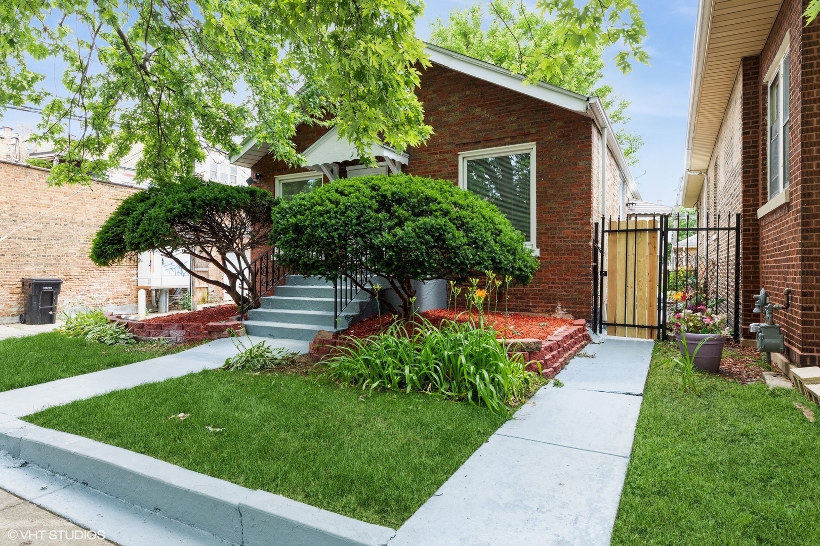 Property Photo: 7915 S Justine Street IL 60620